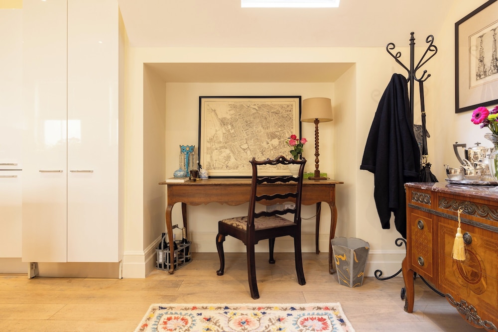 Large 3-bed 5-guest 1841 Duplex House Paddington