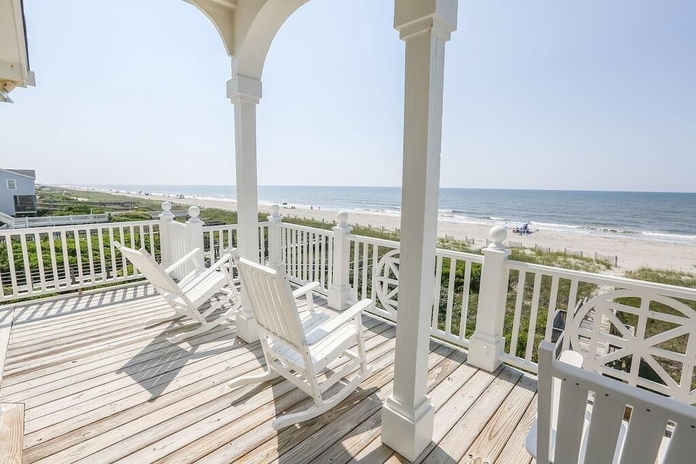Paw-paw's Place 6 Bedroom Home by RedAwning