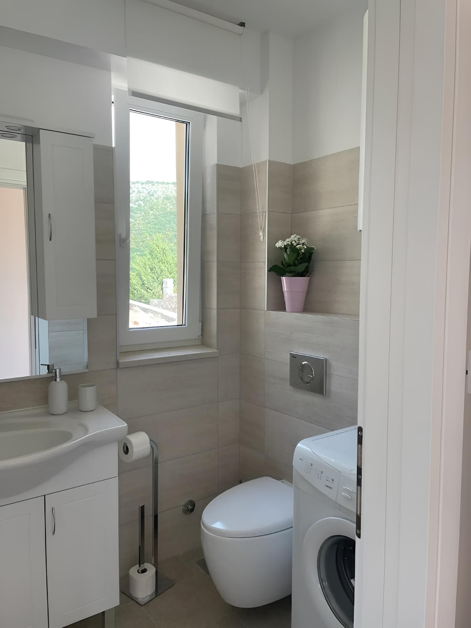 Vatro - With Balcony and Free Parking - A1 view 4