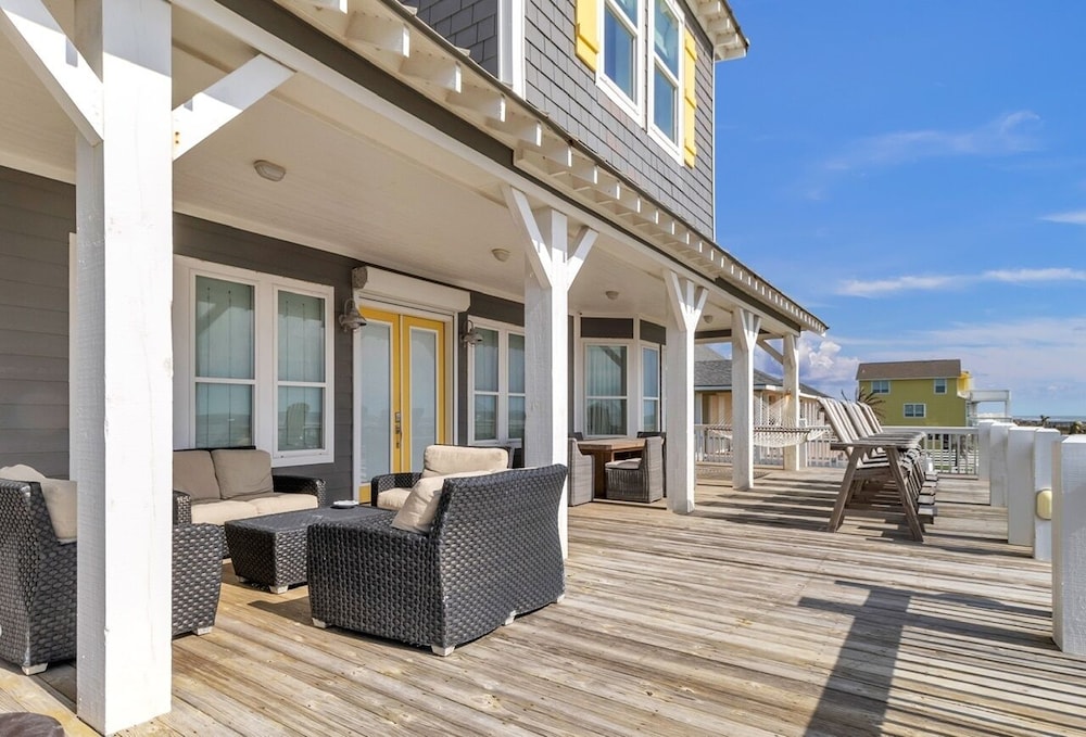 Trinidad Beauty 4 Bedroom Home by RedAwning view 5