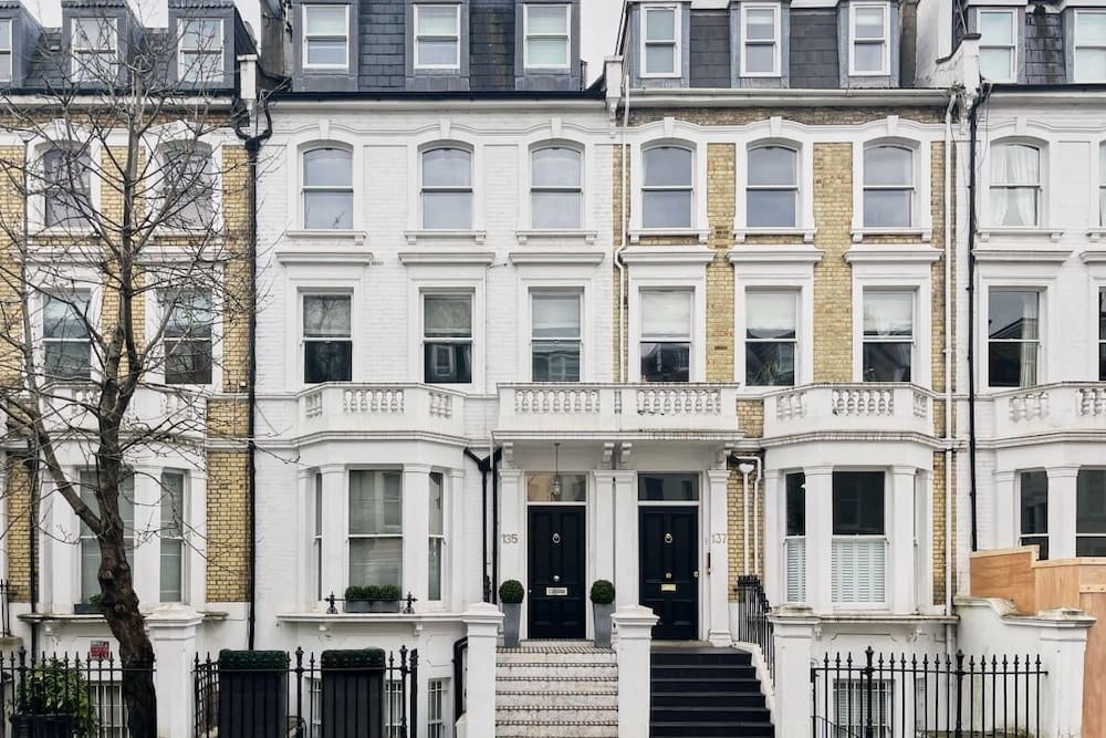 The Chelsea Gem - Charming 1bdr With Balcony
