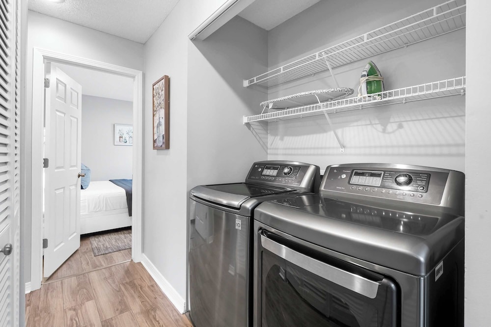 Quittin' Time Stay for 6 With Golf Course Views & Resort Amenities