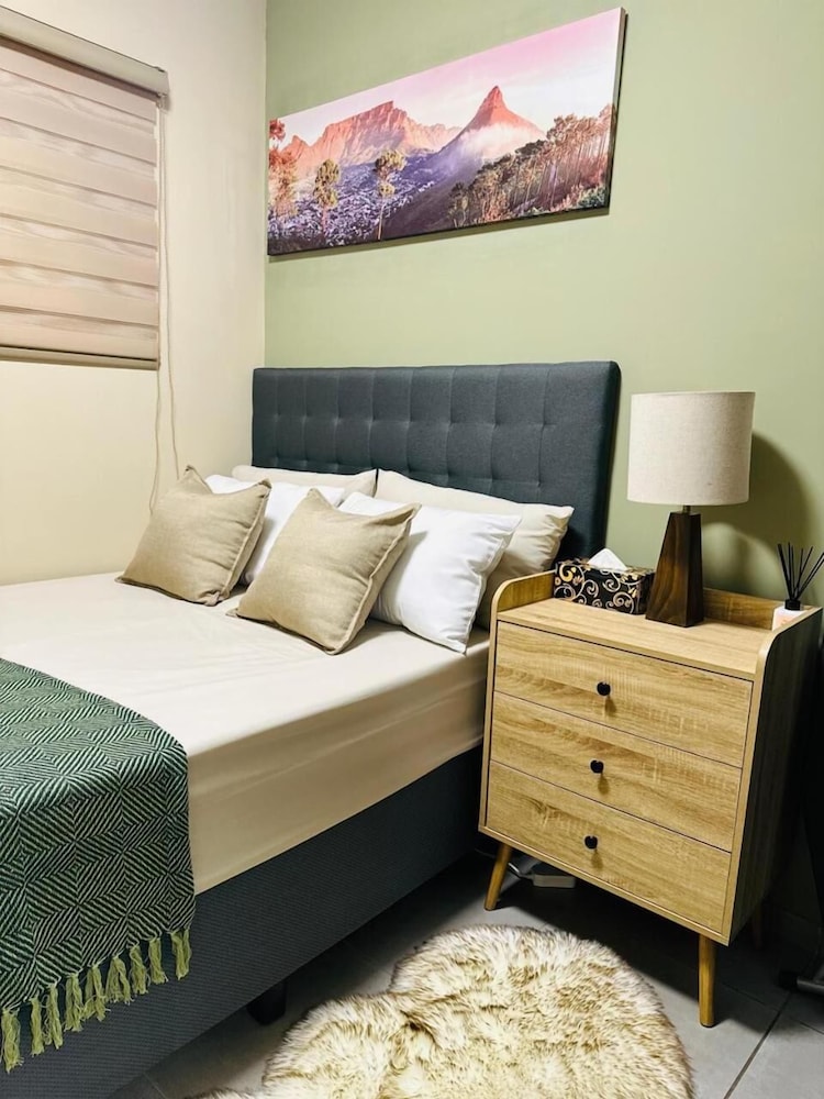 Cosy two Bedroom Apartment for Short and Long Stays Rental