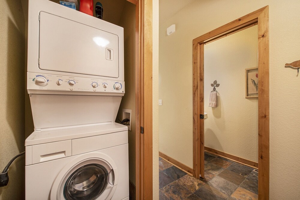 Fall River Retreat - Monthly Long-term Vacation Rental 3 Bedroom Townhouse by RedAwning
