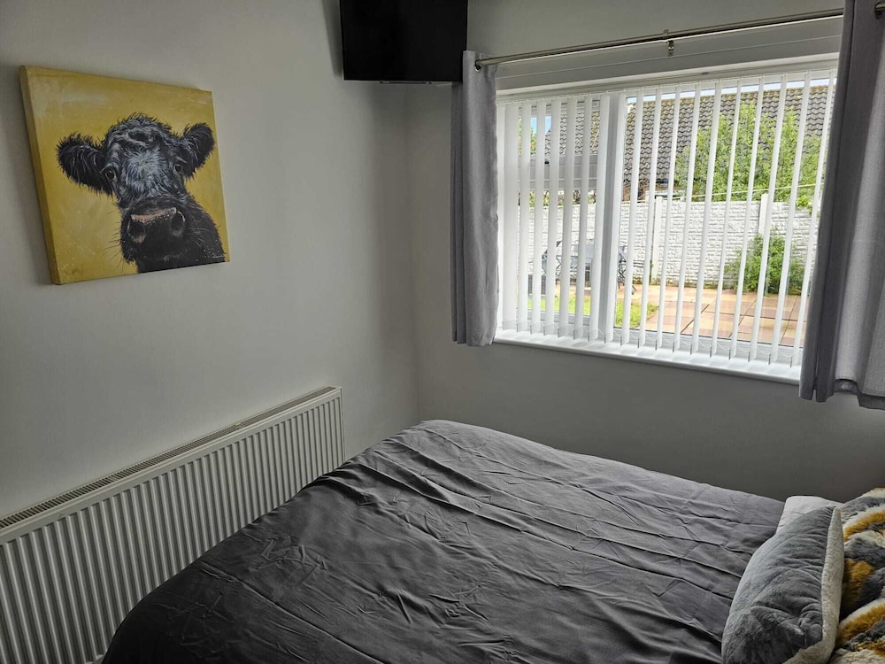 3-beds, Sleeps 6 Walking Distance to Castle & Town view 3