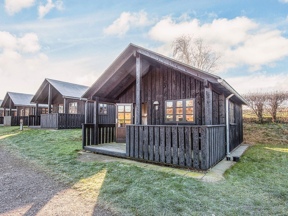 5 Person Relaxing Holiday Park Home in Ronde