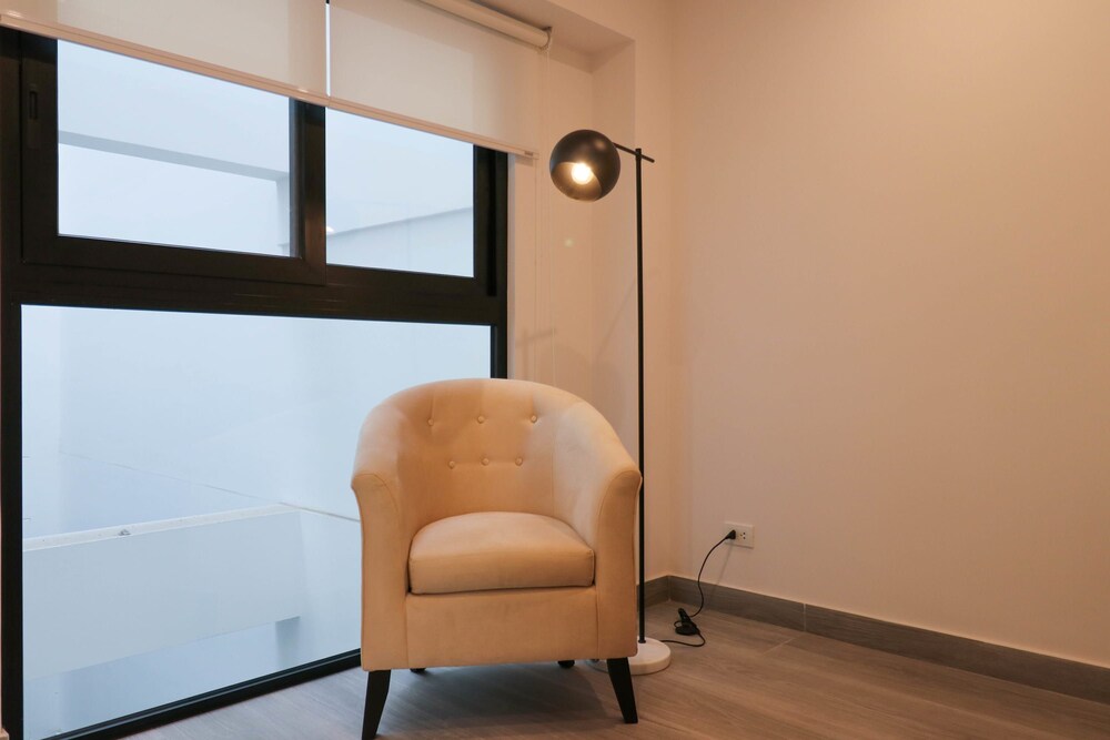 w Majestic Duplex w Perfect Deco in Miraflores
