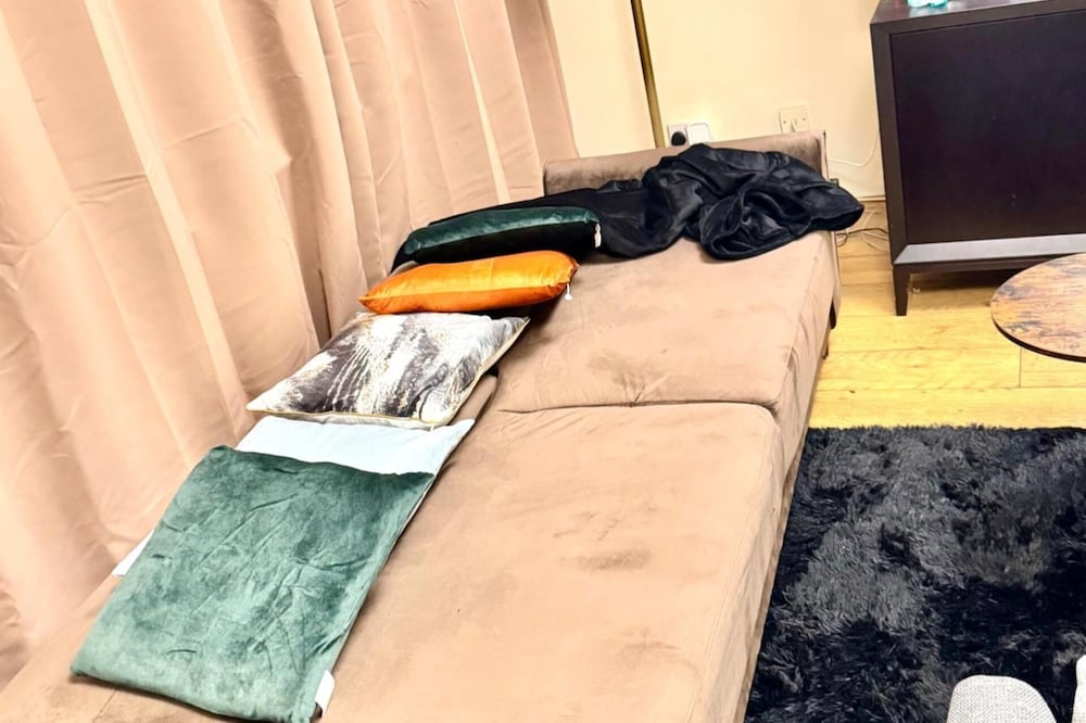 House - Sleeps 9 - Garden - Pet Friendly - Parking