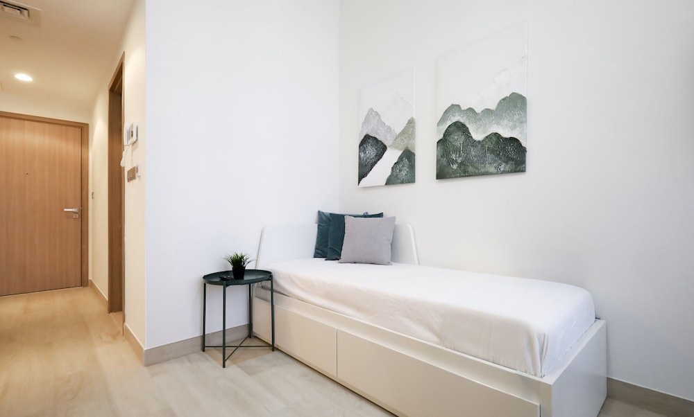 Modern Elegance Studio in Azizi Riviera