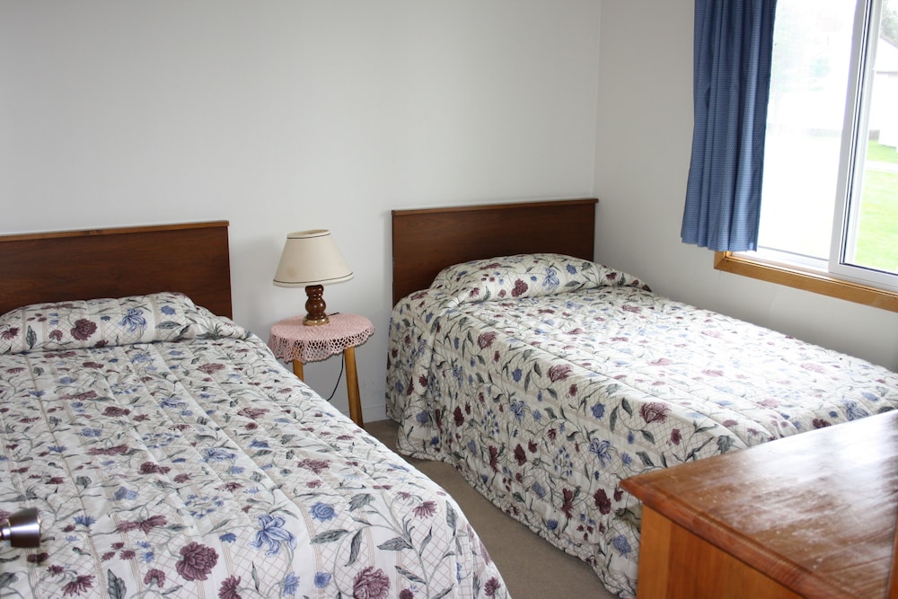 Shining Waters Cottages