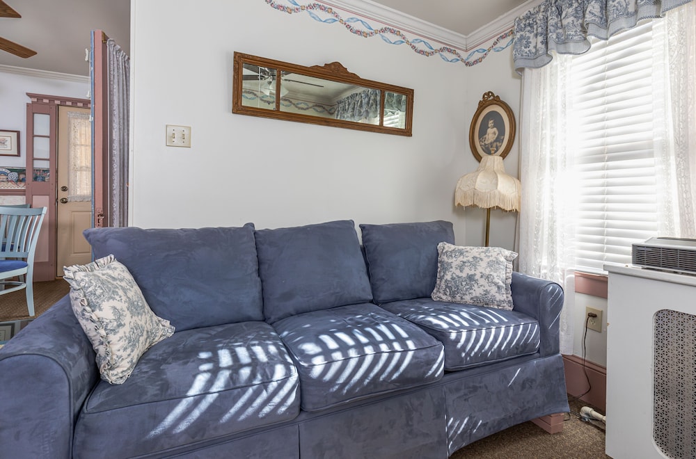 Antoinette's Apartments & Suites