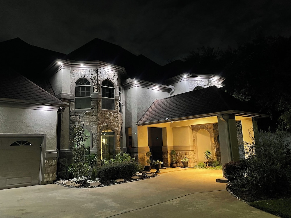 EURA near Houston Downtown - Image 1
