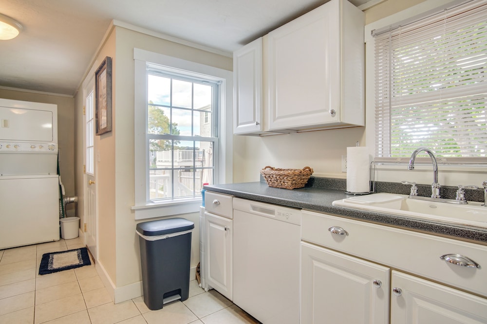 < 1 Mi to Beaches: Classic Cape Cod Cottage