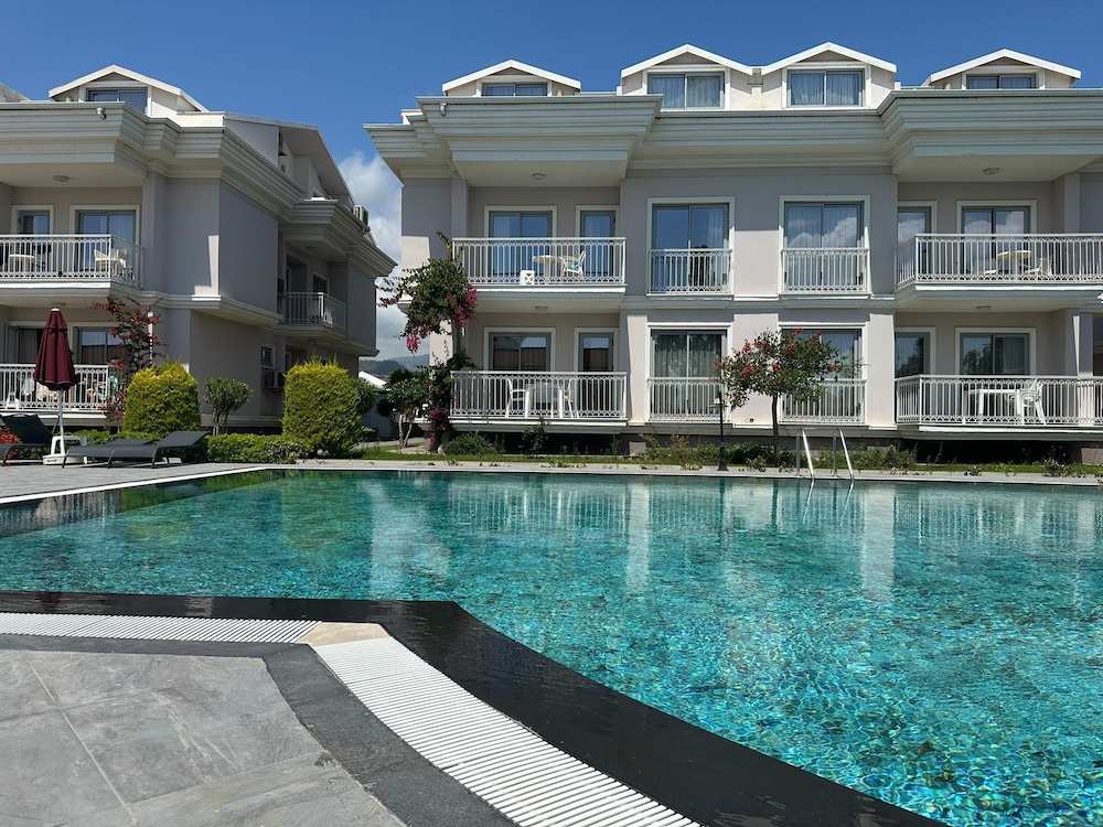 Daphne Residence - Image 30