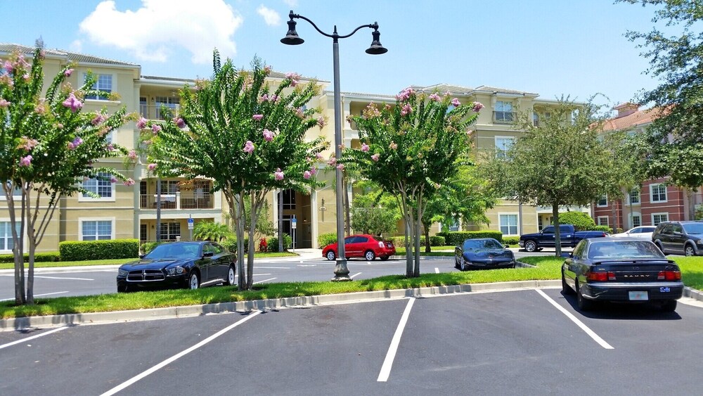 5049 Shoreway Loop #201