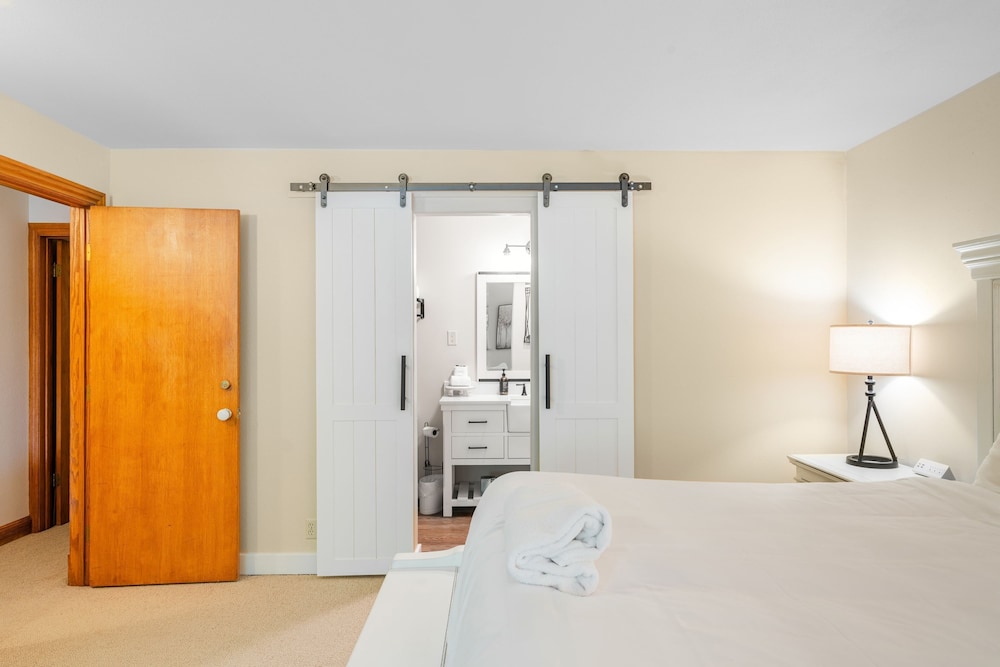 Cimarron Lodge 14 by Avantstay Ski-in Ski-out Property in Complex w Two Hot Tubs Permit 3601