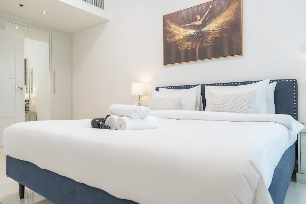Marina Views and a 3 Bedroom Apartment in Dubai Marina