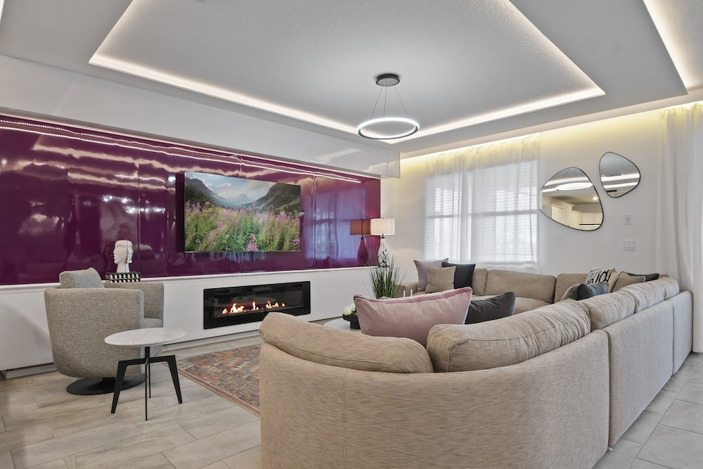 Epic Family Getaway: Themed Villa Near Disney !