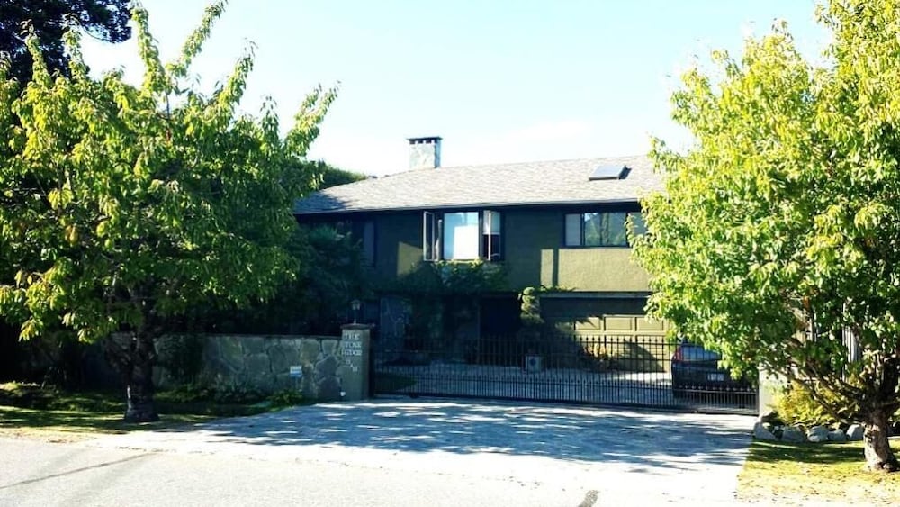 The Stone Hedge B&B