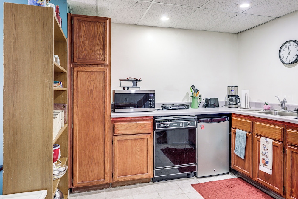 10 Mi to Dtwn: Cozy Couple's Getaway in Cincinnati