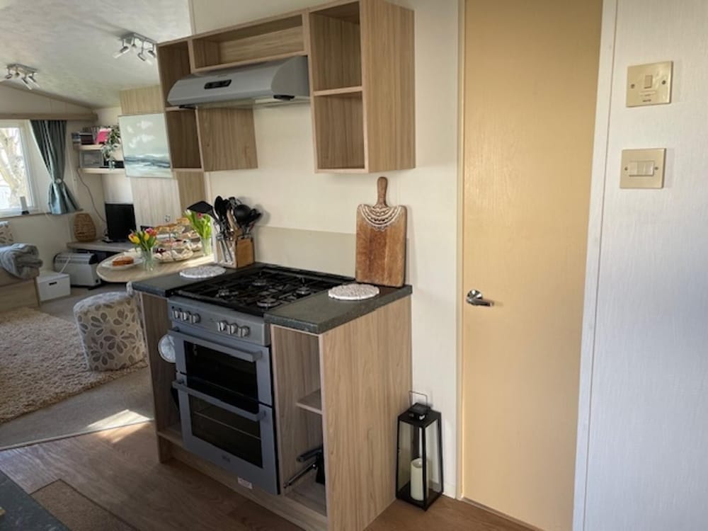 3 Bed-sleeps 8-pet Friendly-parking-sea View
