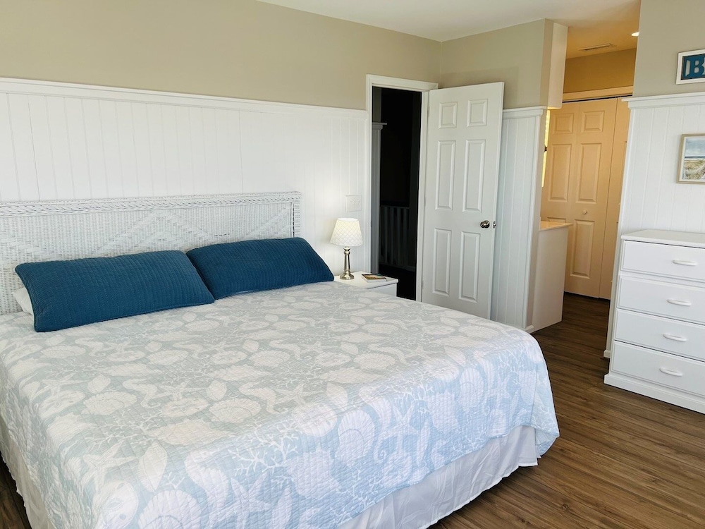 Avalon West- 5 Bedroom Home by RedAwning - Property Image 40