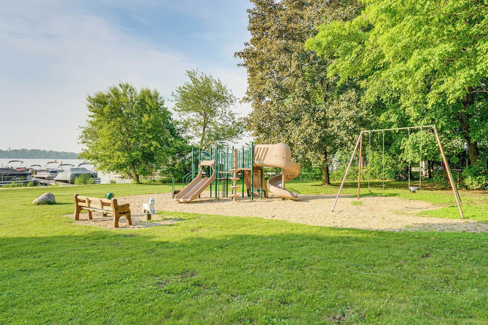Powers Lake Gem: Peek-a-boo Views & Beach Access