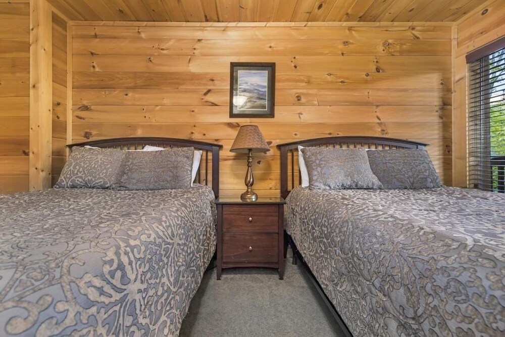 Soaring Spirit - 5 Bedrooms, 5 Baths, Sleeps 18 Home by RedAwning
