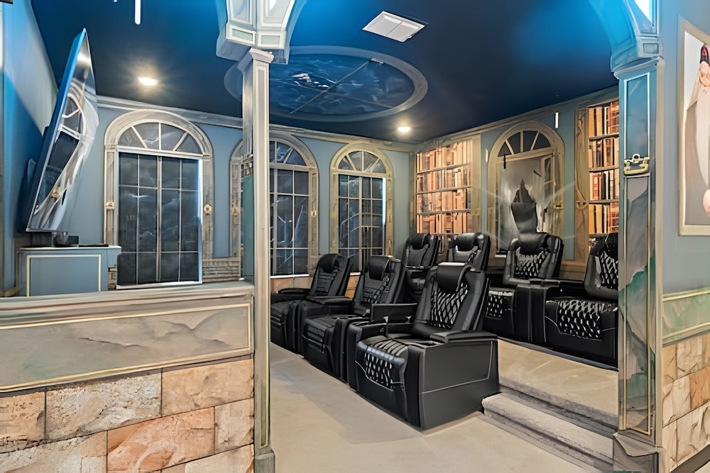 Luxurious 9BR Paradiso Pool, Cinema & Game Room