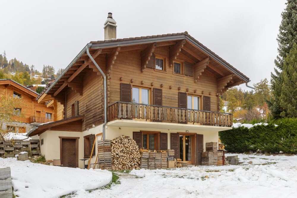 Rosaline - Large and Cosy Swiss Chalet With Beautiful Views