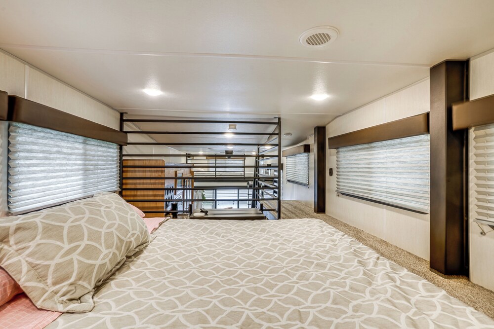 10 Mi to Leesylvania & River: Sleek Mobile Home