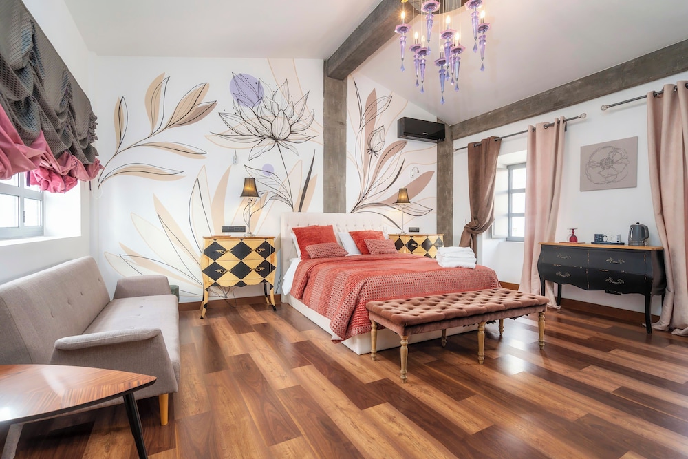 Oakmoon House