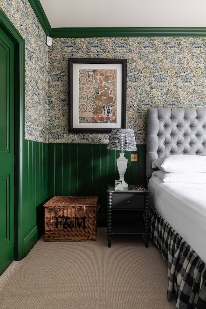 Westover Road III by Onefinestay