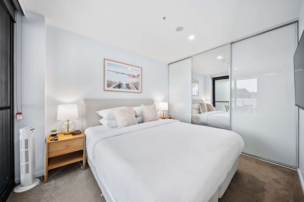 Stylish 2-bed Apartment in Canberra CBD