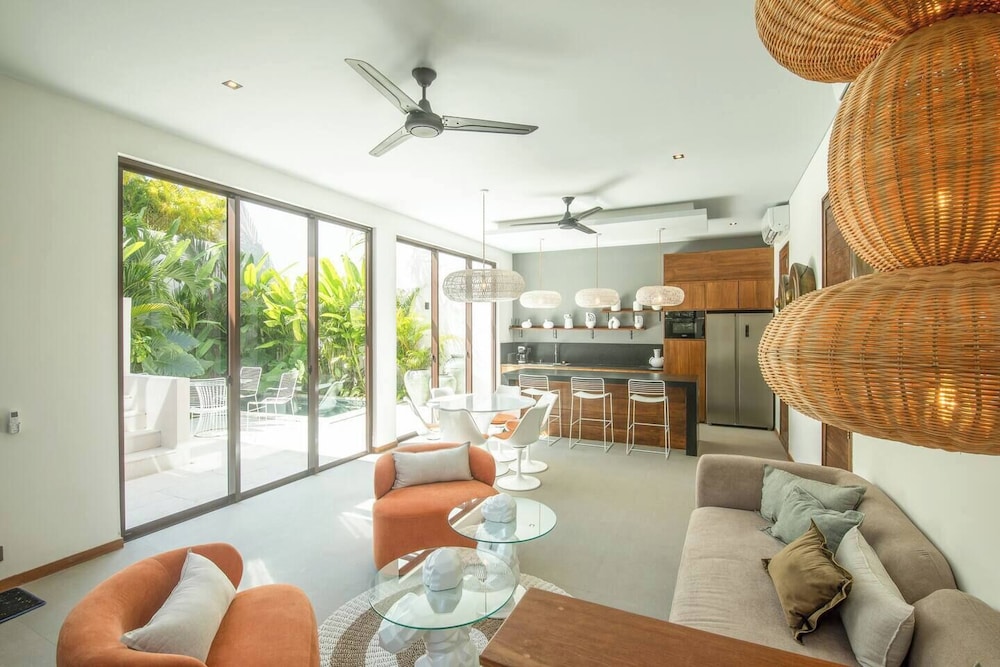 Modern 3BR Villa Enclosed Living