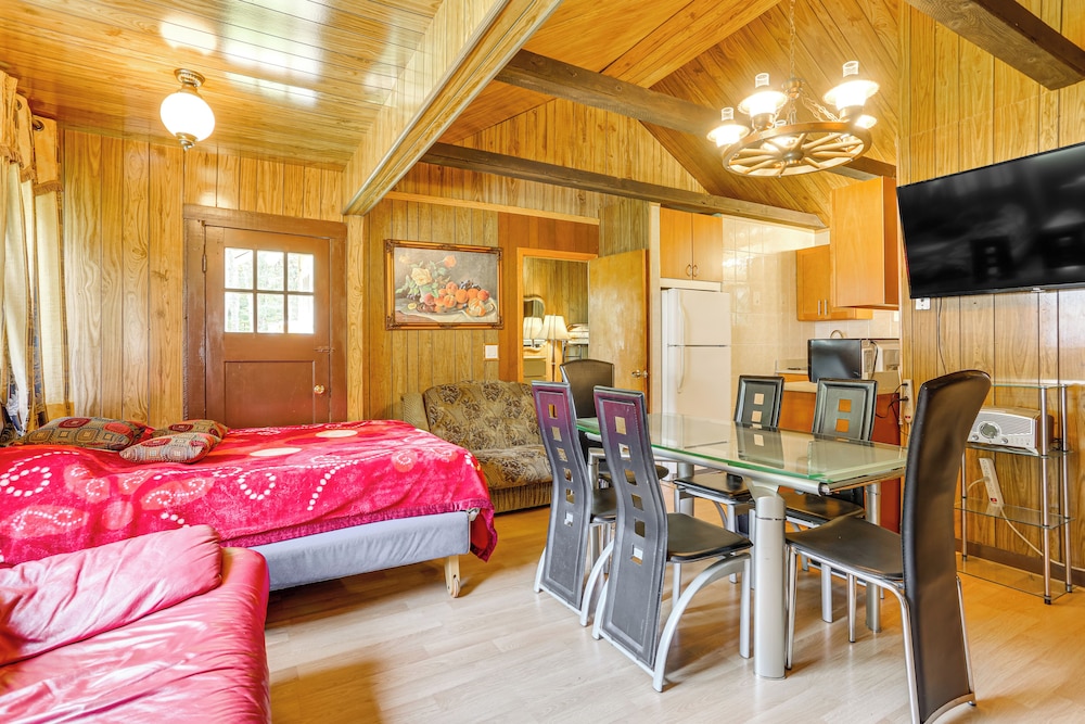 Communal Pool & Playground: Mongaup Valley Cabin!