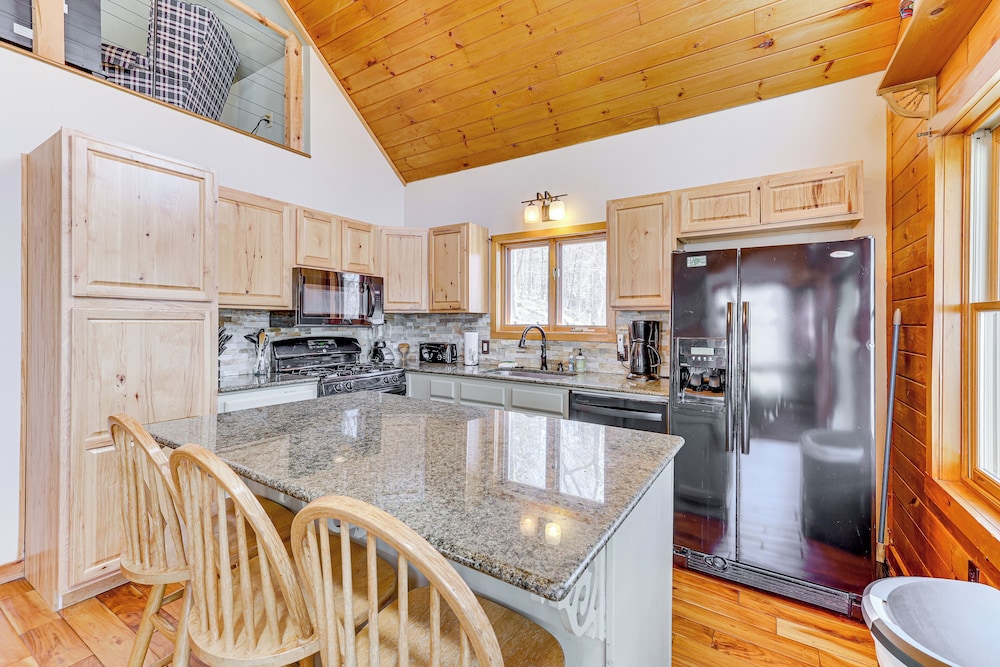 Jeffersonville Home w/ Deck Near Hiking & Climbing view 5