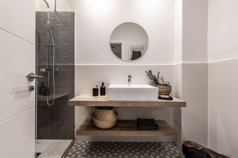 Baza - 3 Bedrooms and Office in Trafalgar