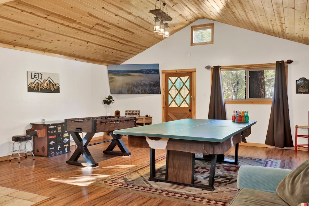 Entertainment Cabin #610