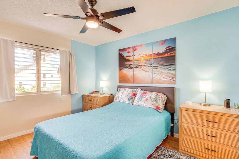Kailua-kona Condo w/ Balcony: Walk to the Beach!
