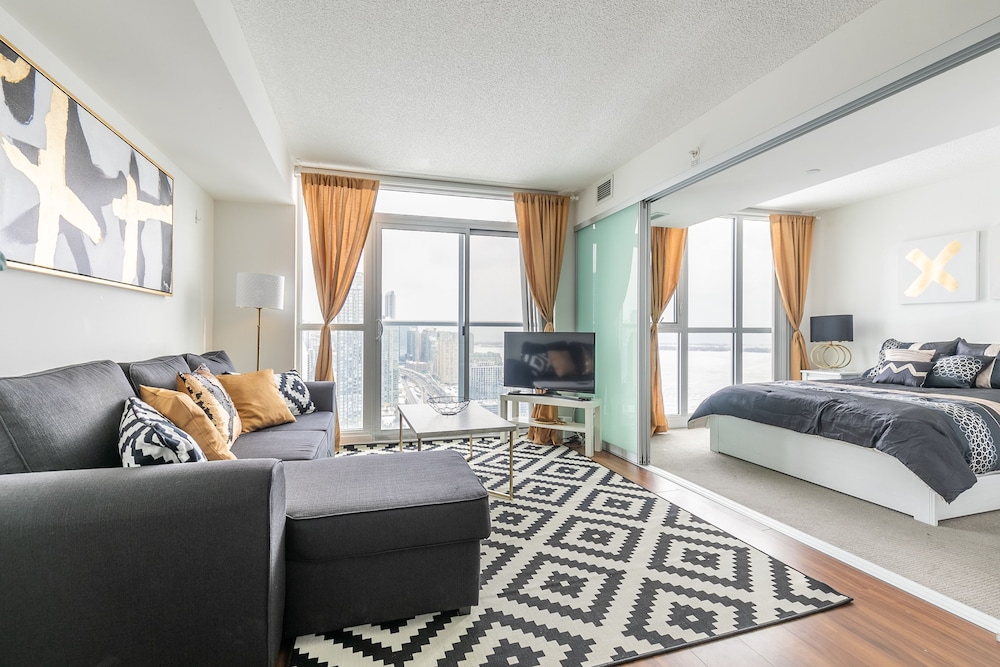 Royal Stays Condominiums - Downtown