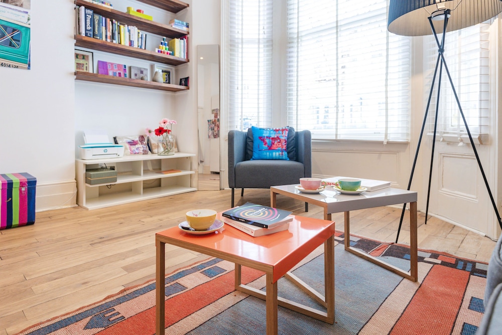 Colourful West Kensington Home Close to Earls Court