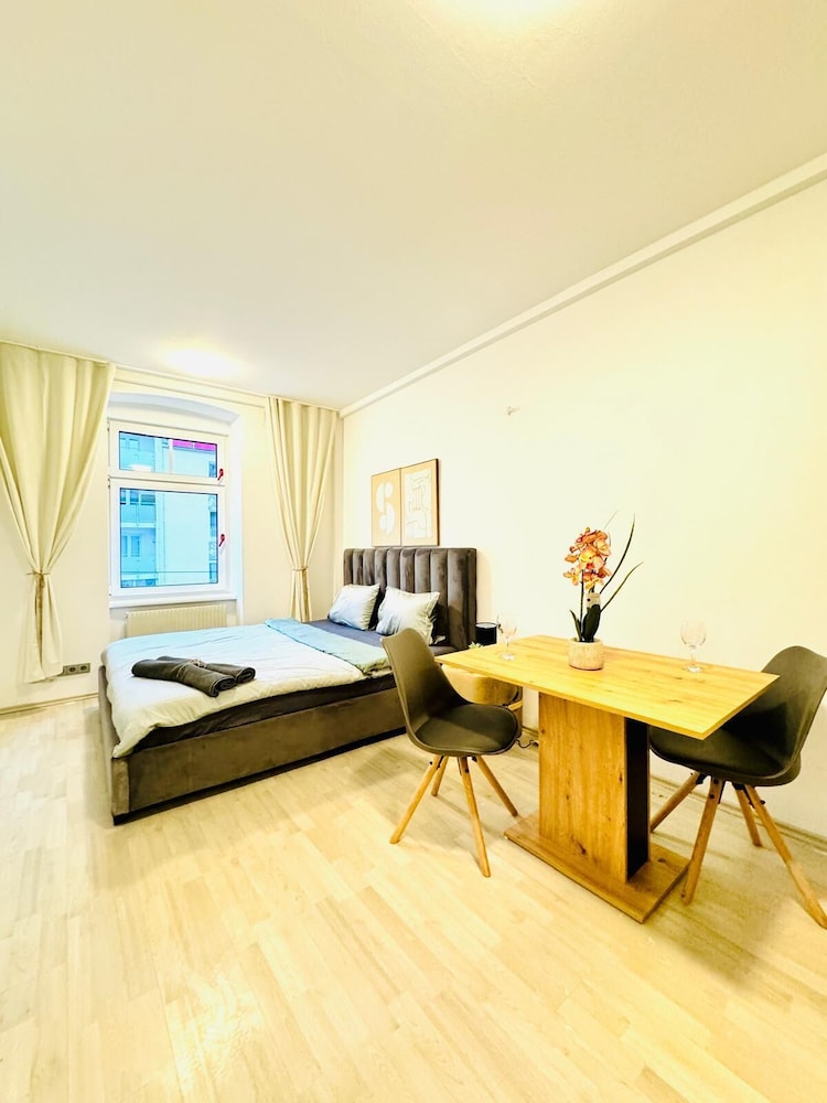 Luxury 7 Bedroom Apartment Sleeps 16