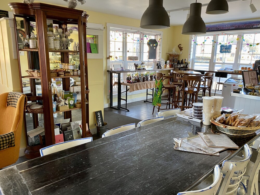Auberge Le Sunshine - Café-bistro