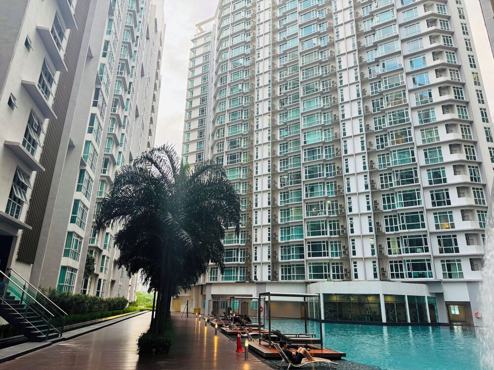 Central Residence - Free Gym Pool