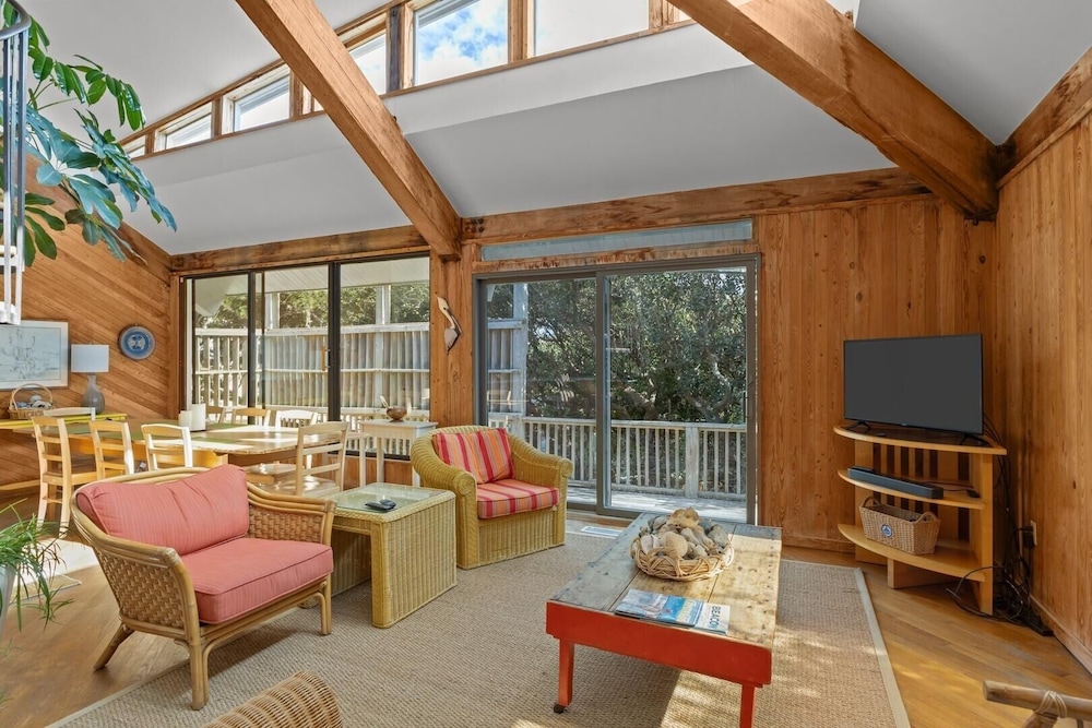 Beach Grove 3 Bedroom Home