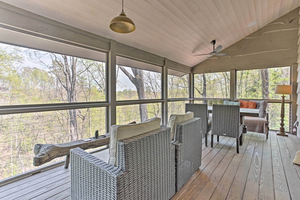 Enchanting Tryon Home w/ Hot Tub ~ 14 Mi to Tiec! view 5