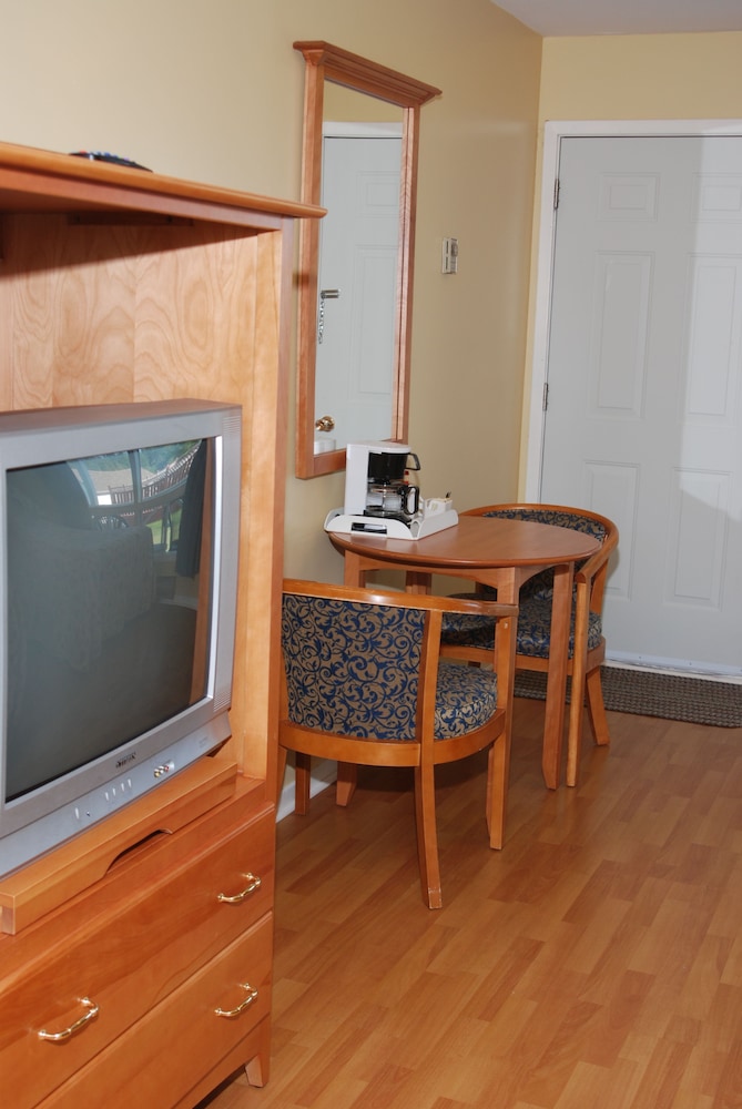 Shining Waters Cottages