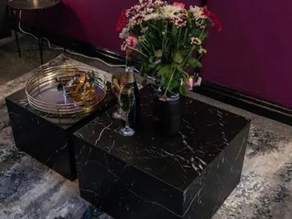 2-bed - Sleeps 4 - Pet Friendly & Free Parking