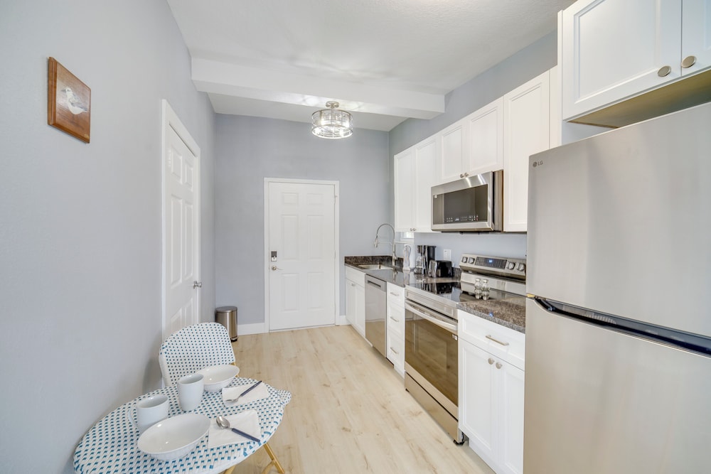 5 Mi to Beaches: Melbourne Duplex w/ Pool!